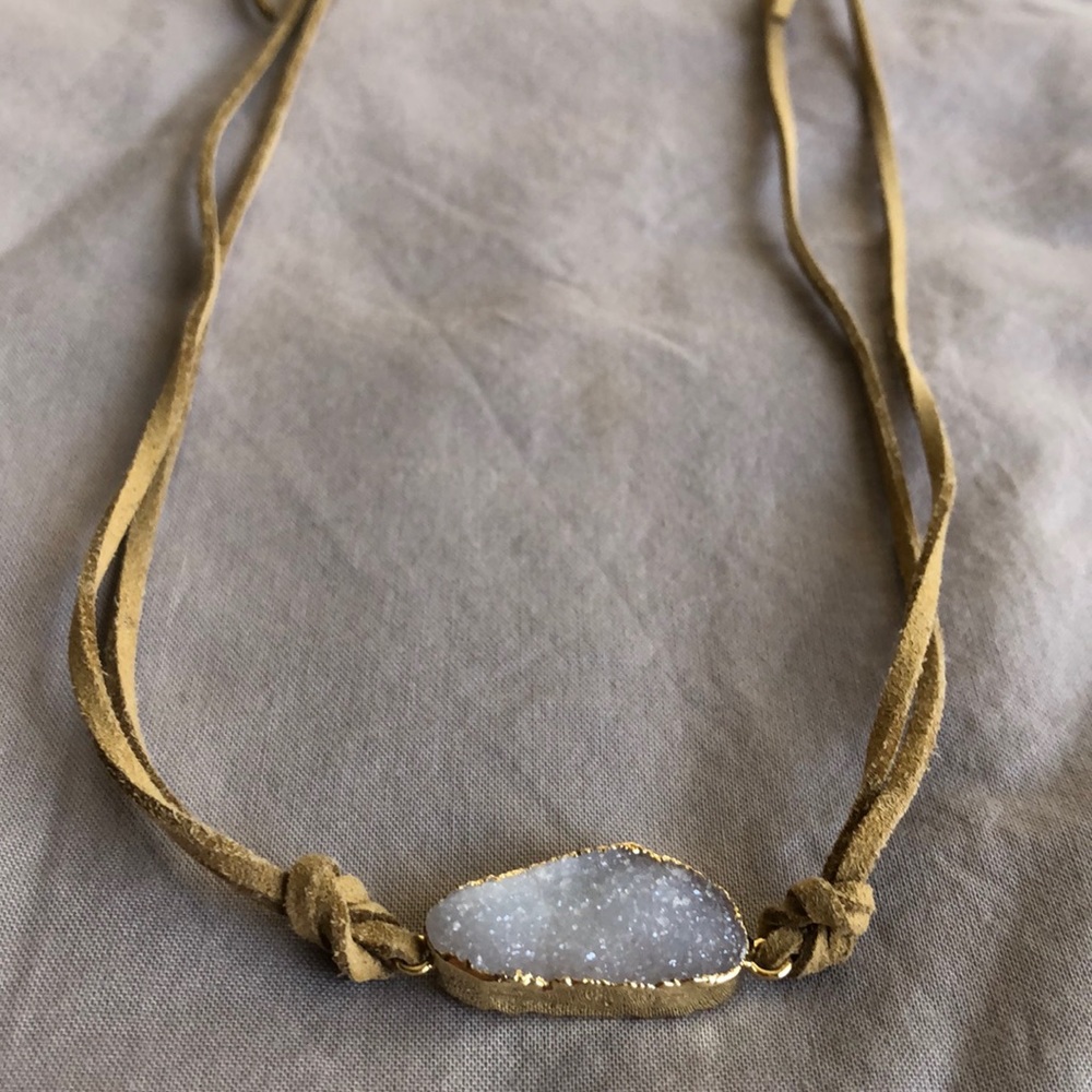Druzy gemstone tan suede bracelet - Picture 5 of 5